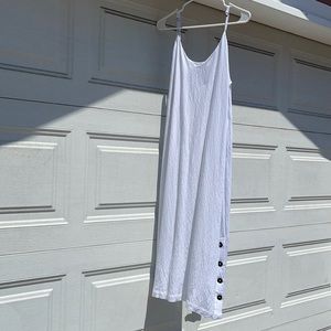 Mossimo Large Linen dress with buttons at base